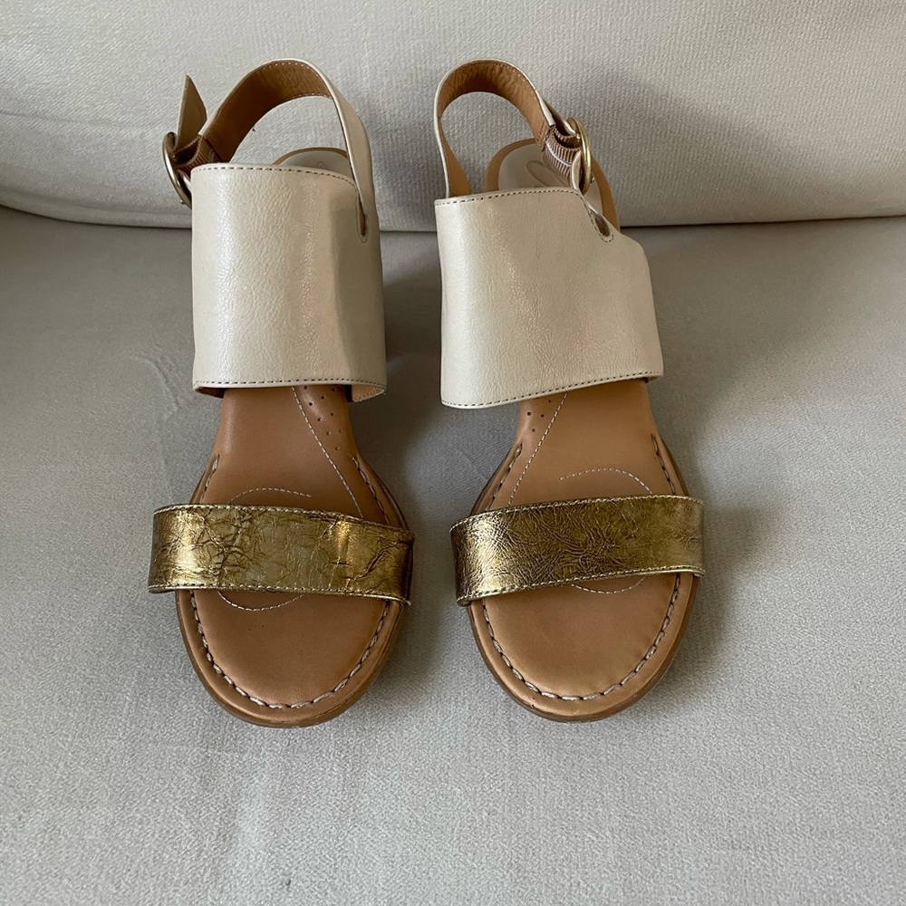 Born leather sandal size 9